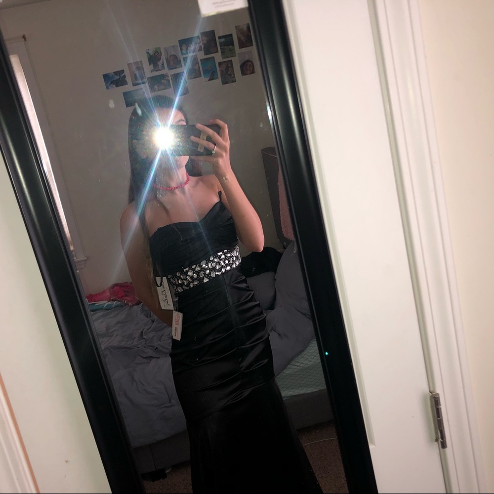 Dress - Picture 2 of 3